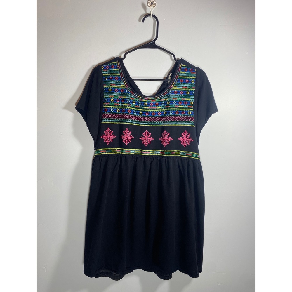 Entro top/tunic. Missing top button on back